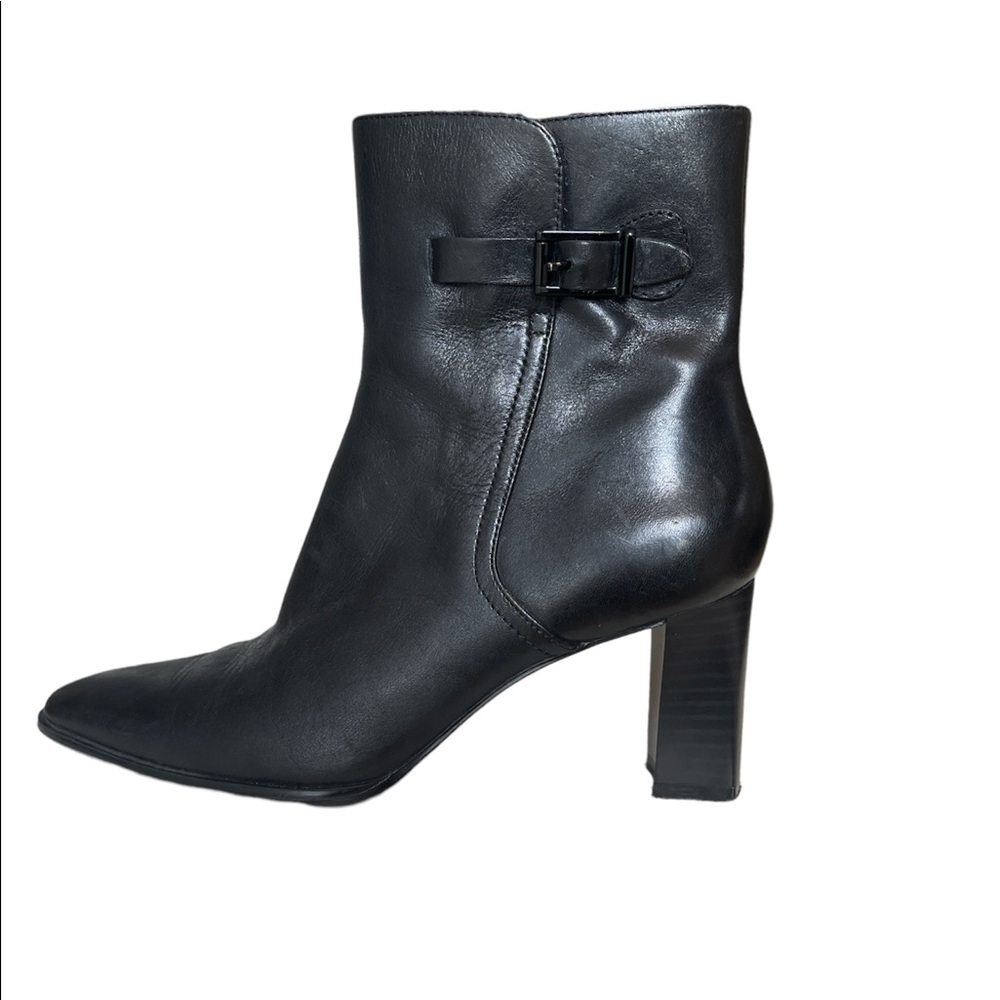 Black leather Naturalizer ankle booties